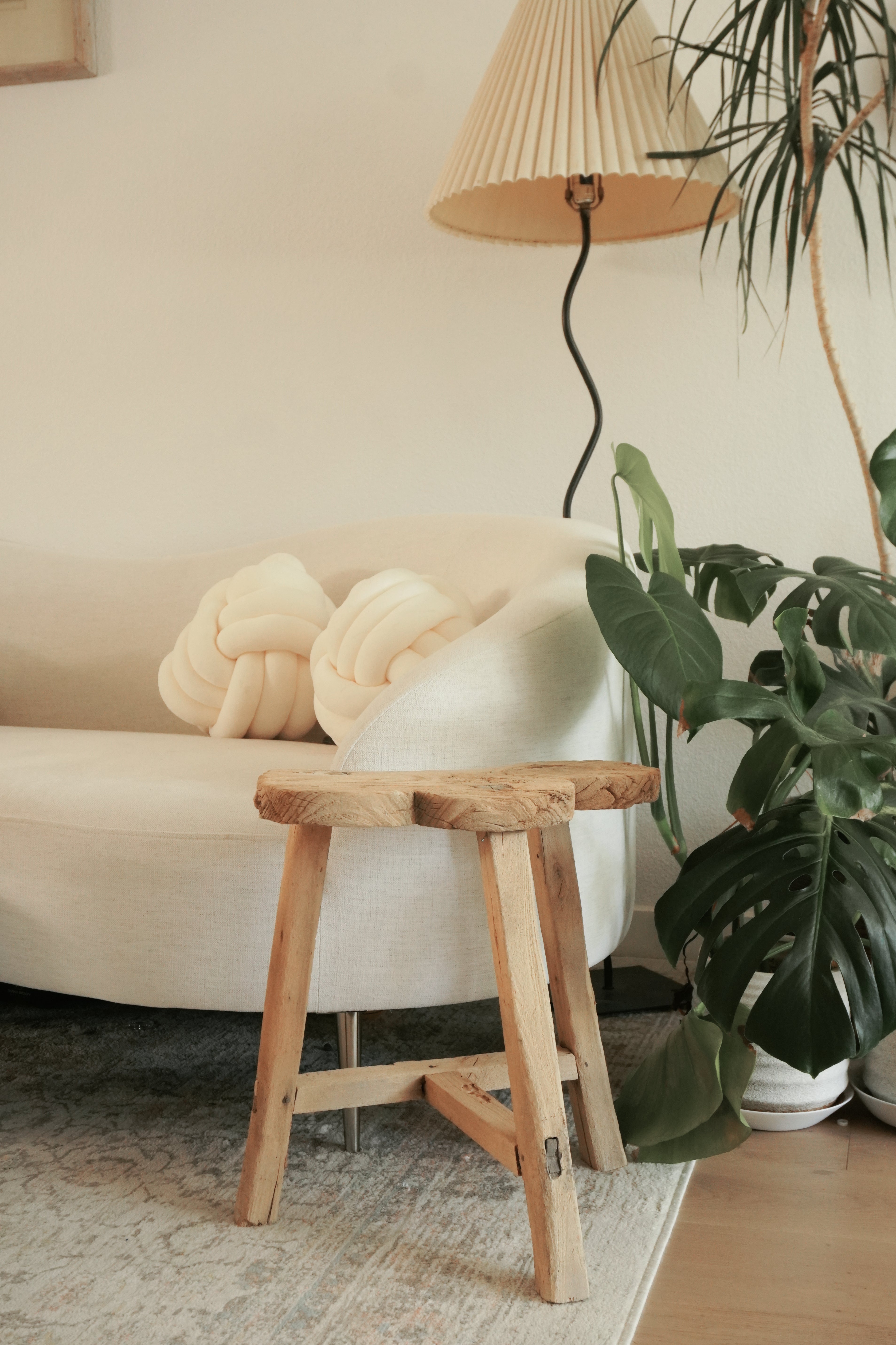 Ling Vintage Scallop High Stool