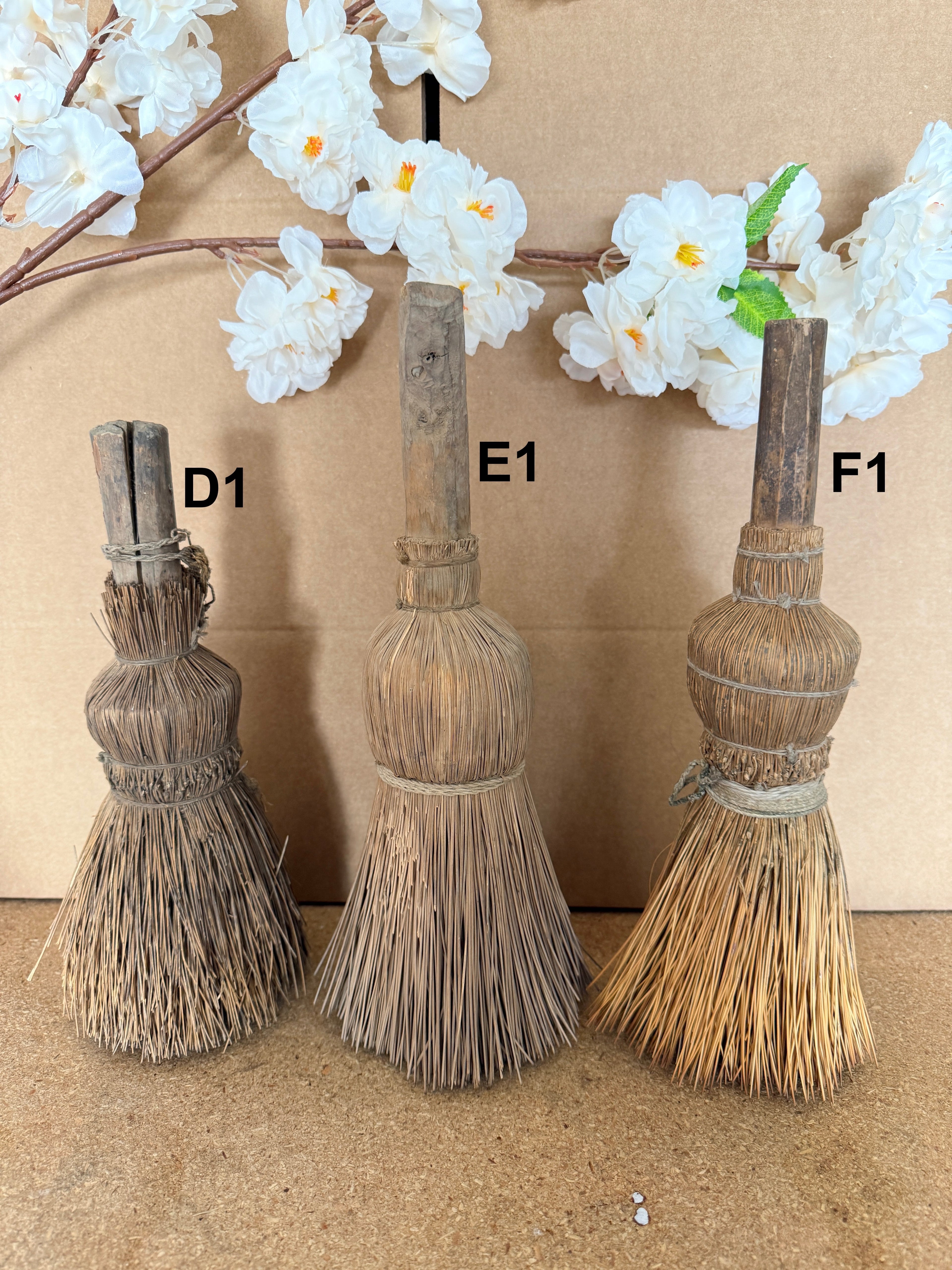 Farmhouse Vintage Chinese Brushes