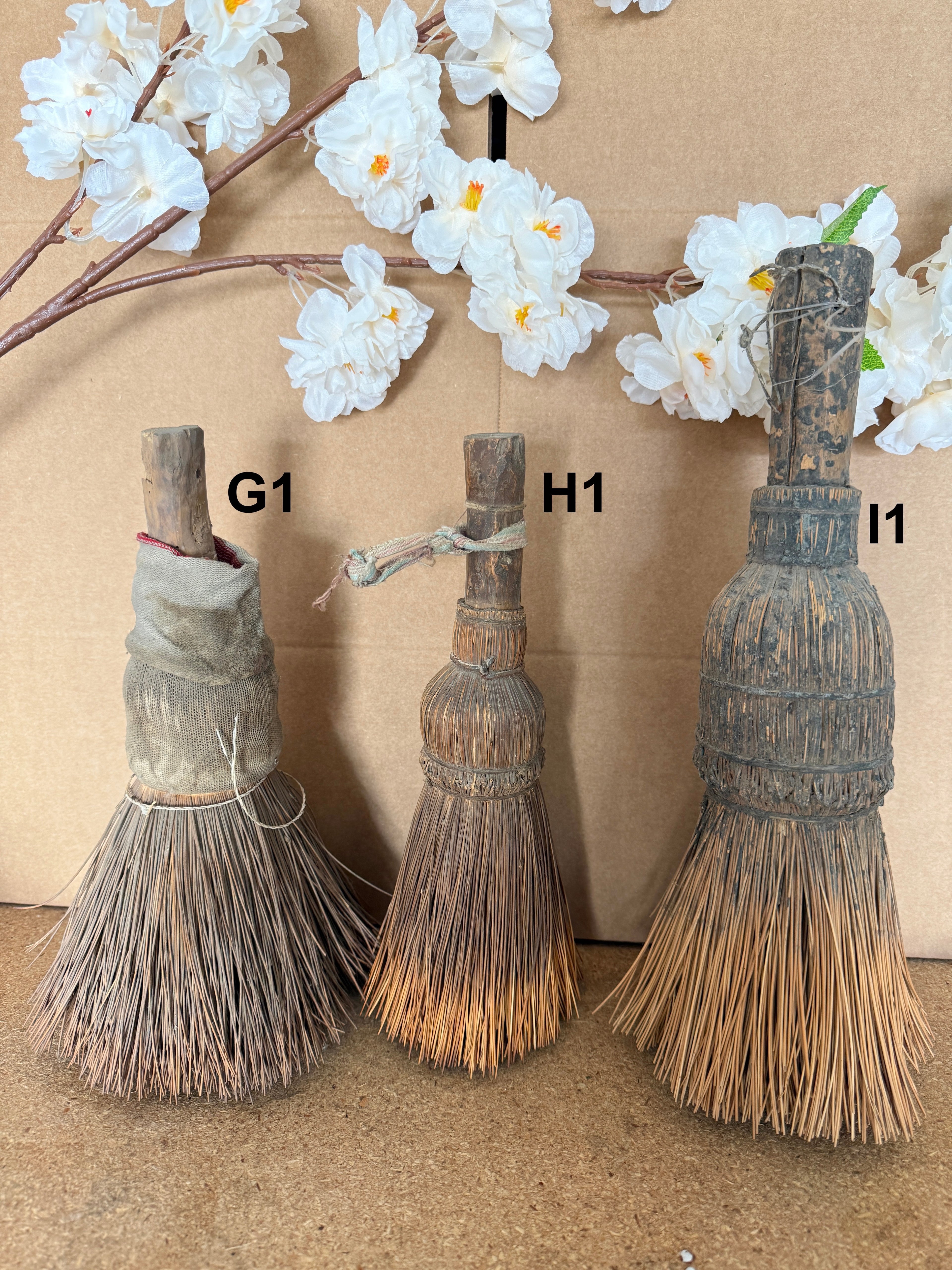 Farmhouse Vintage Chinese Brushes