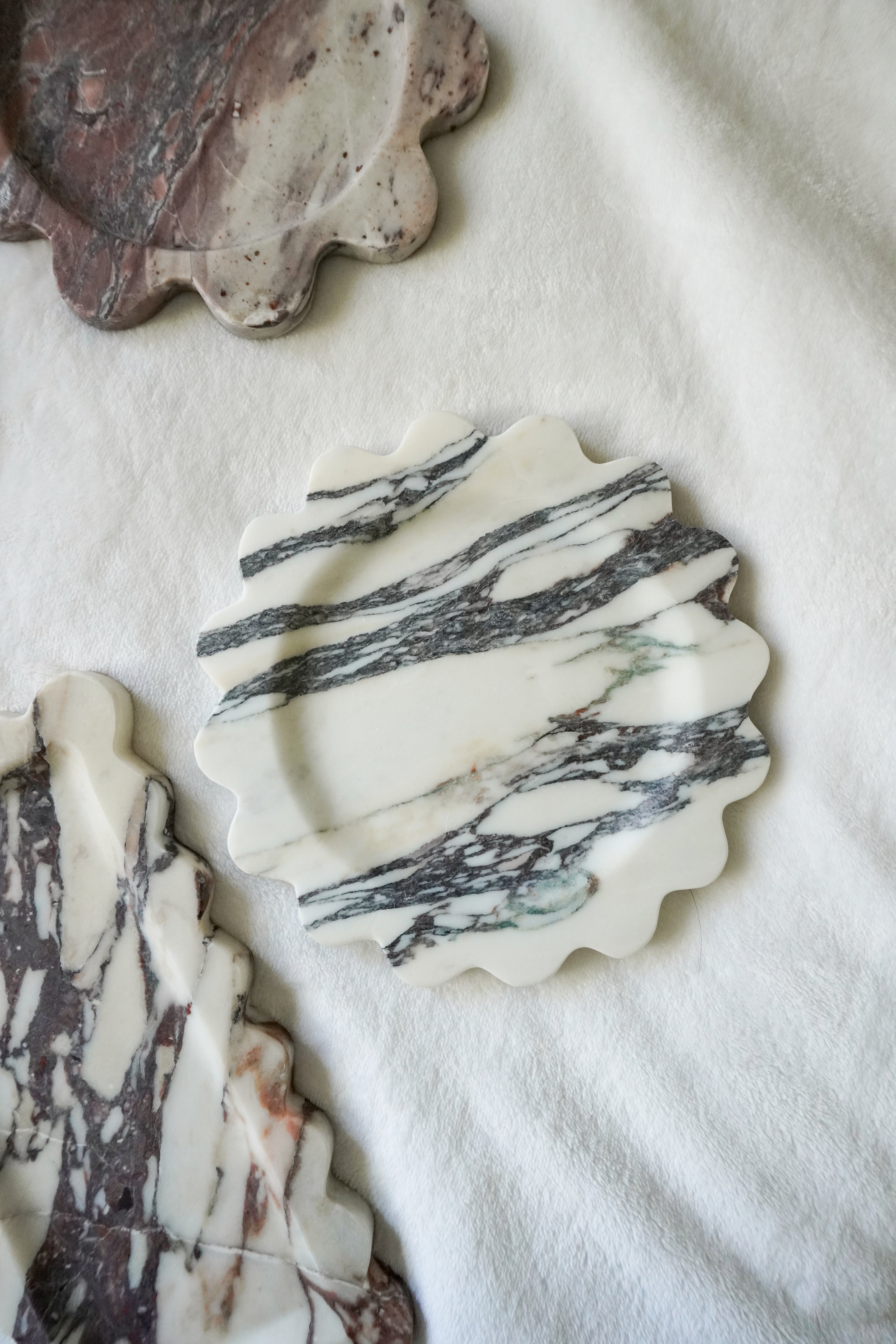 Calacatta Viola Round Scalloped Marble Tray