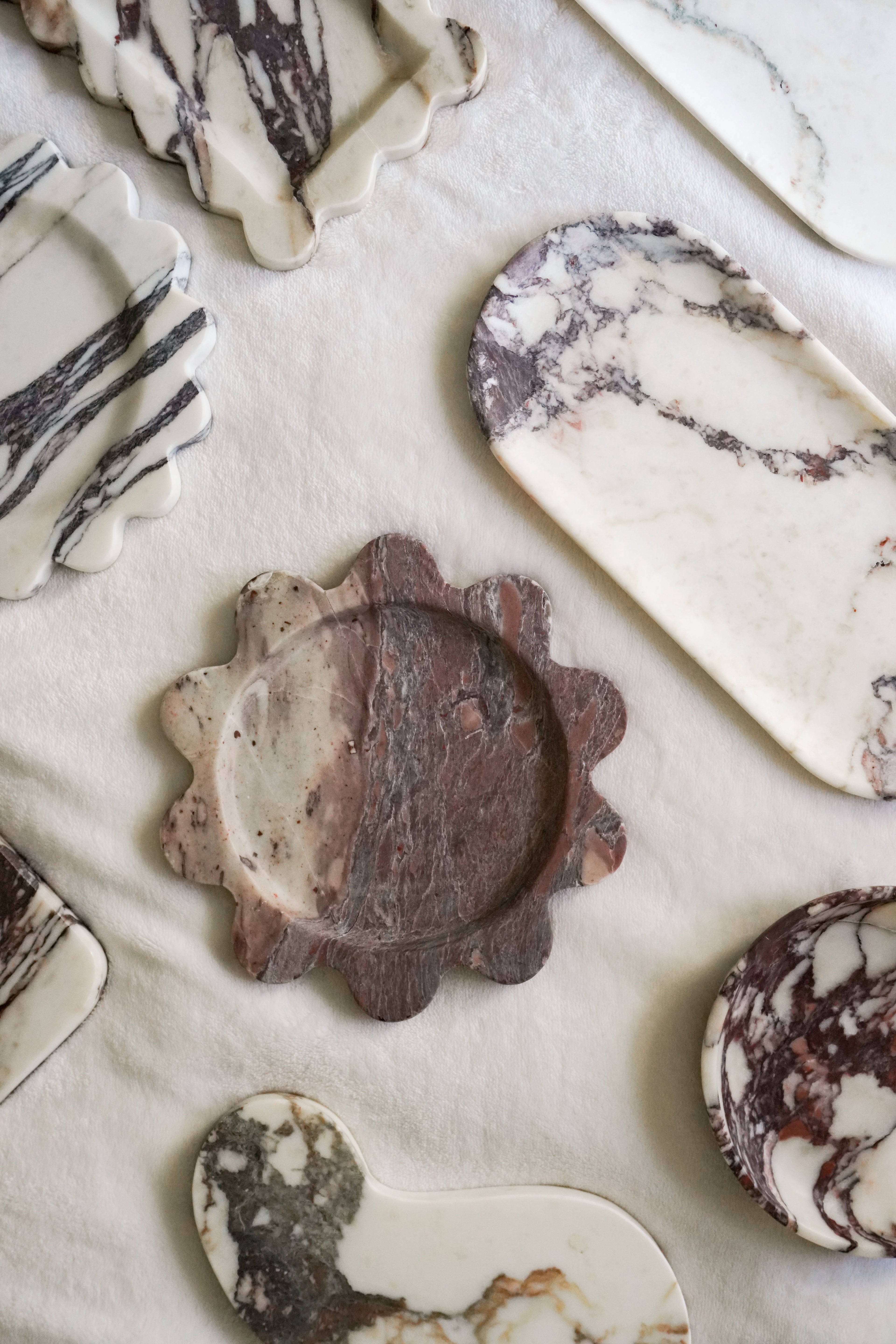 Calacatta Viola Round Scalloped Marble Tray