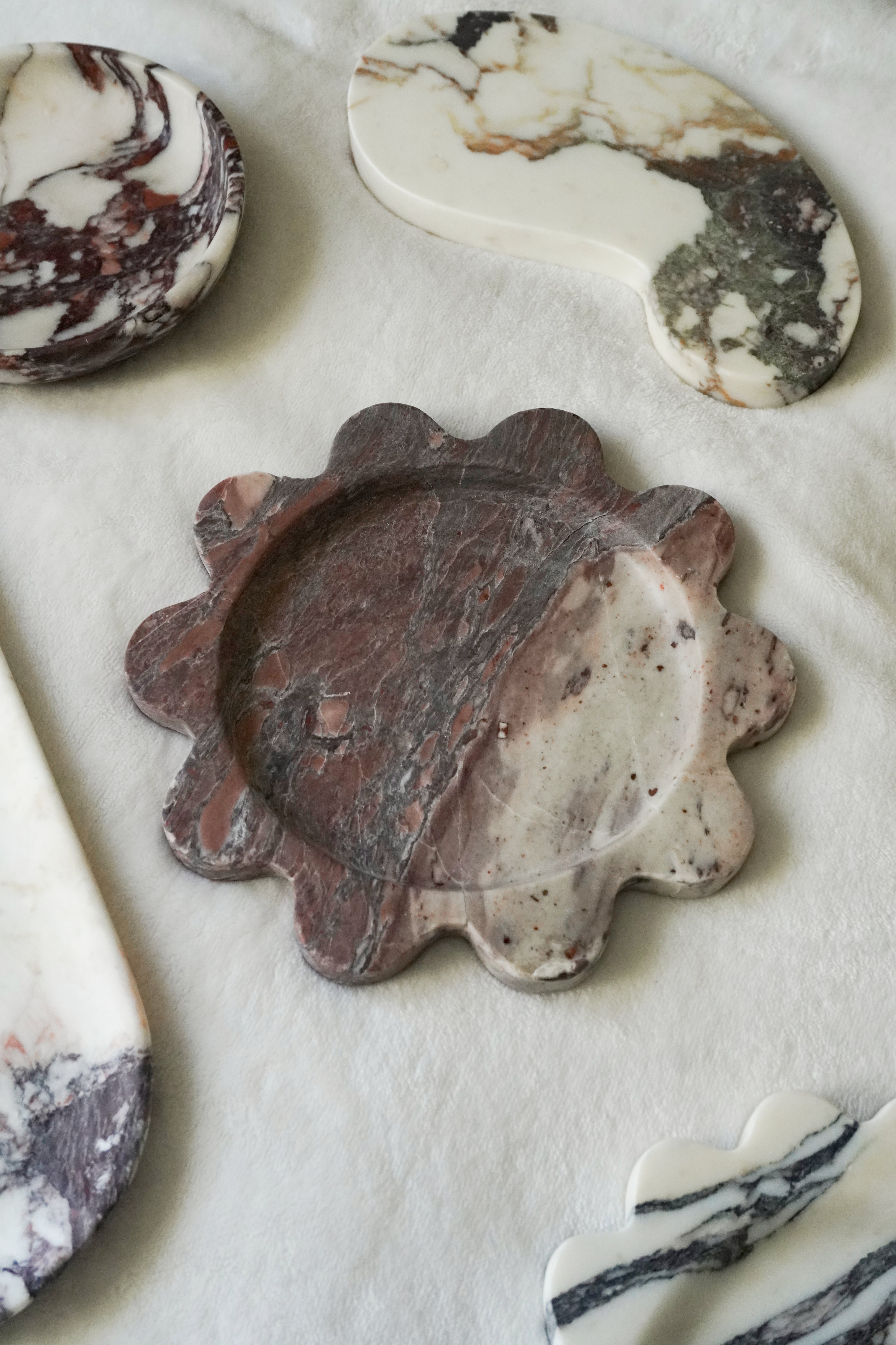 Calacatta Viola Round Scalloped Marble Tray