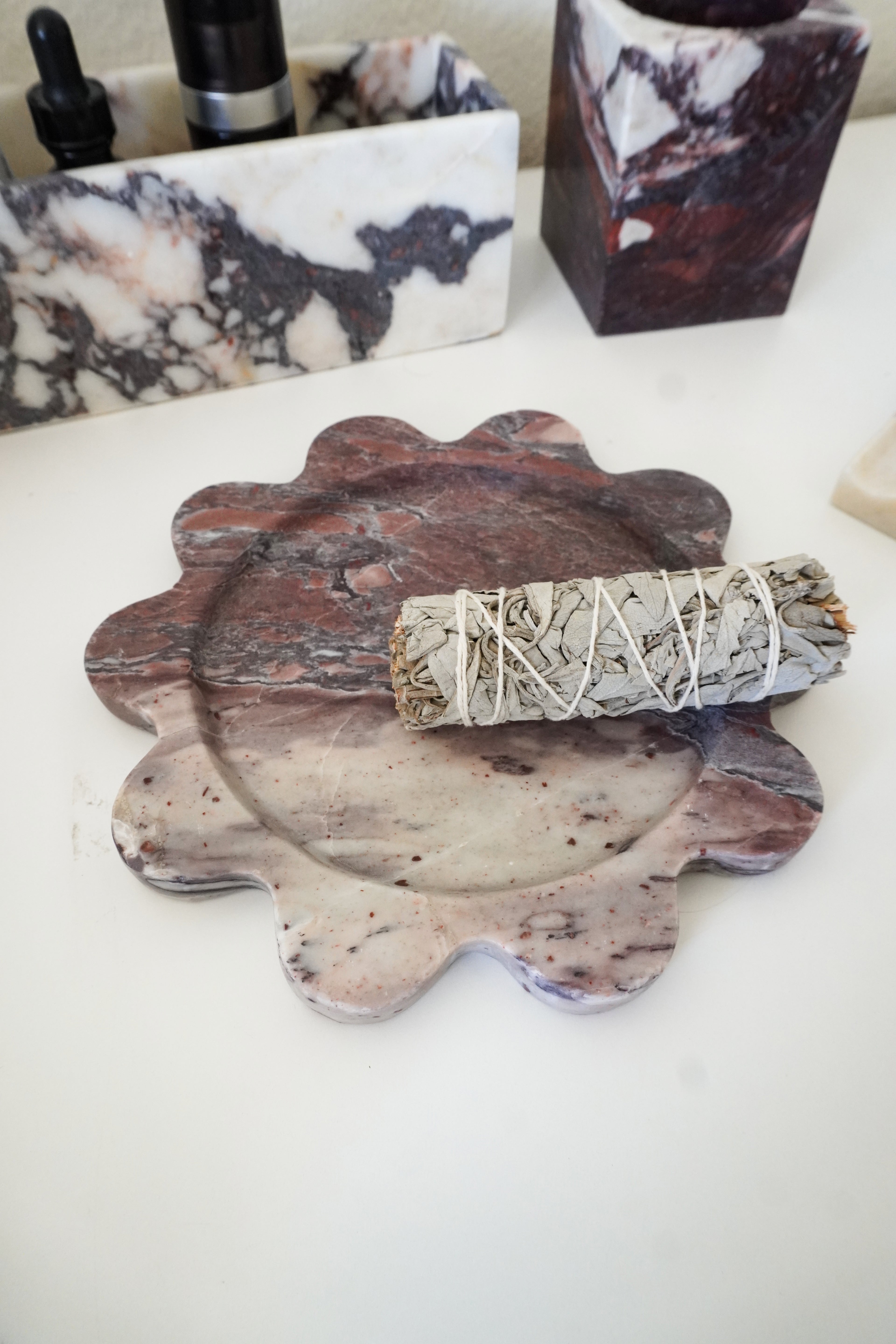 Calacatta Viola Round Scalloped Marble Tray