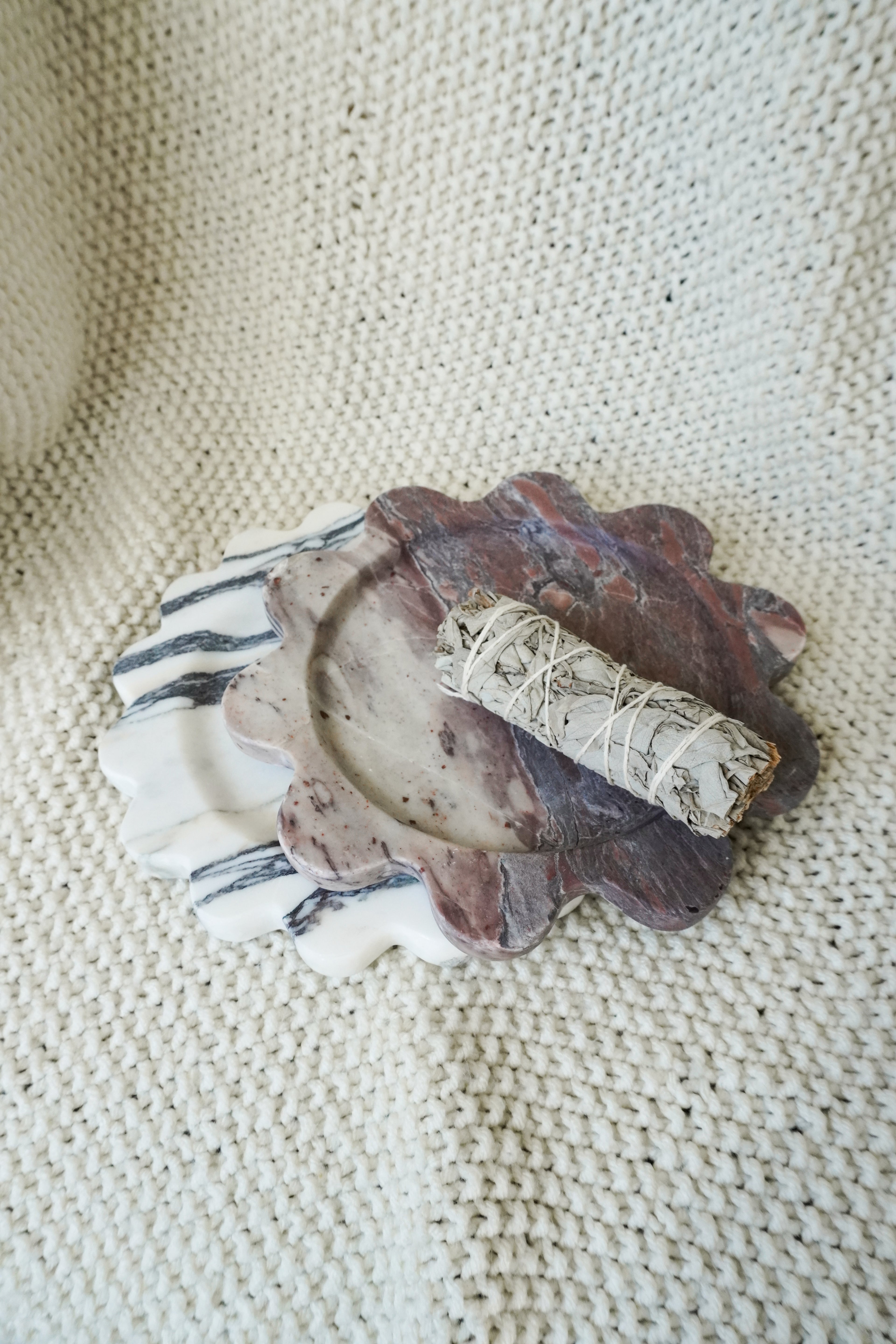 Calacatta Viola Round Scalloped Marble Tray