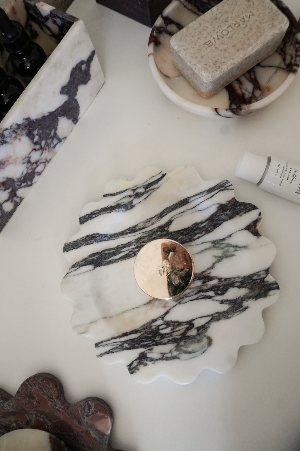 Calacatta Viola Round Scalloped Marble Tray